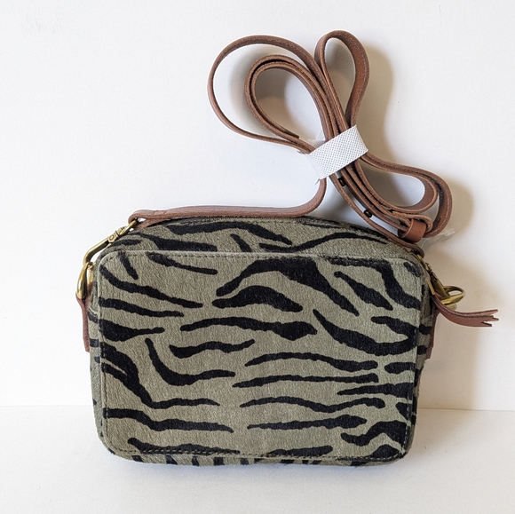 NWT Madewell Transport Camera Crossbody Tiger Calf Hair Edition Olive Green - Picture 2 of 4